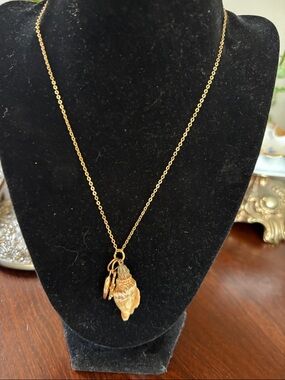 Gold Shell Charm Necklace - Women Jewelry with pearl shell bracelet